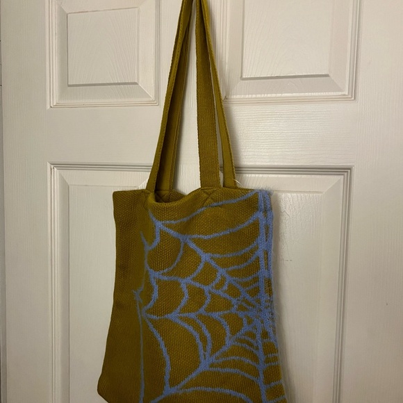 Urban Outfitters Chartreuse Green Bag with Lavender Web Design. NWT. - Picture 2 of 8